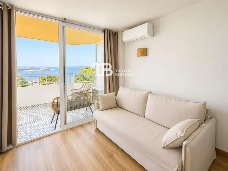 Taylor Building Real Estate sells this cozy renovated studio with sea views and balcony in Illetas, Calvià — photo 6