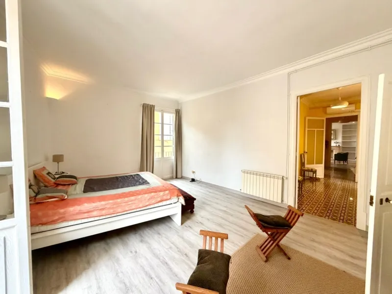 180 sqm Old Town apartment: four bedrooms, original tiles and beams, private terrace — photo 9
