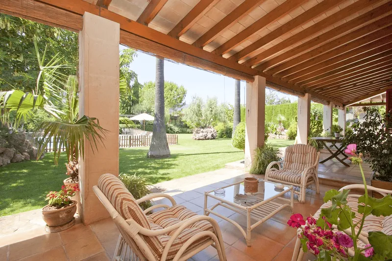 Estate with a Mediterranean-style garden in Santa Maria — photo 7