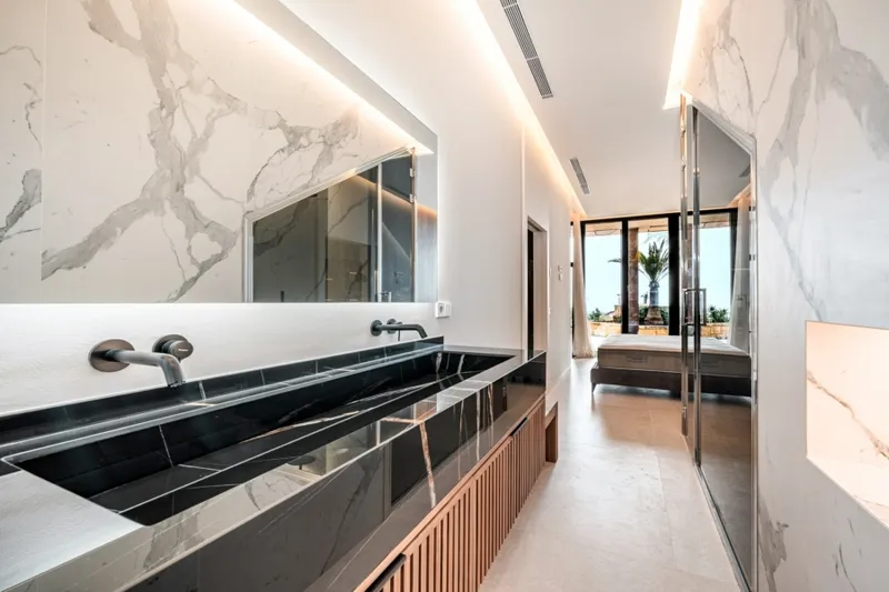 First-line luxury living by the sea in Portixol — photo 8