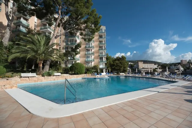 Sea view apartment for sale in Illetas, Mallorca — photo 1