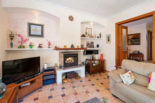 Traditional south-facing finca for sale in Alcudia, north Mallorca — photo 6