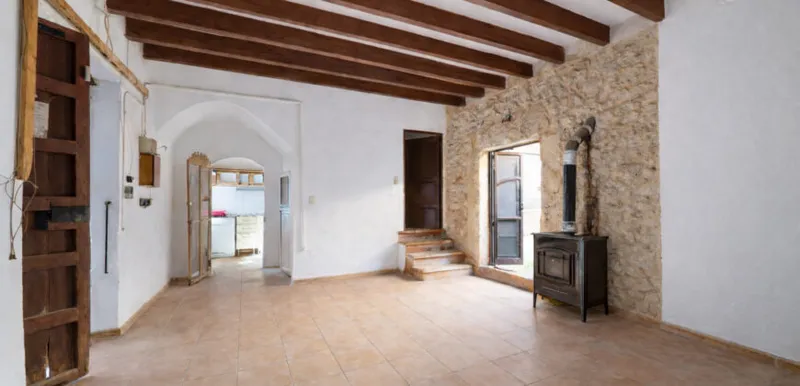 Historic village house in Ses Salines for renovation, 274 m² and plot of 433 m² — photo 8