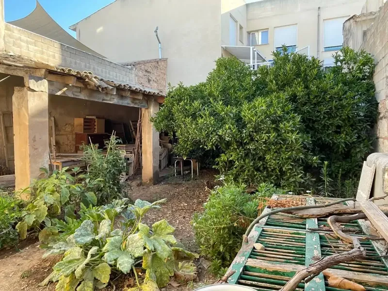 Village house to renovate with garage and garden — photo 2