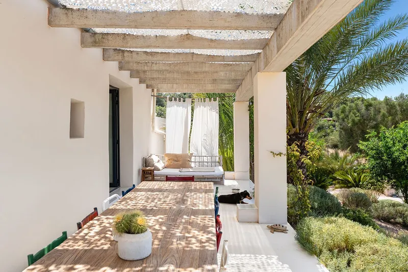 Serenity and boundless views: Three buildings on a hilltop near Montuïri — photo 9