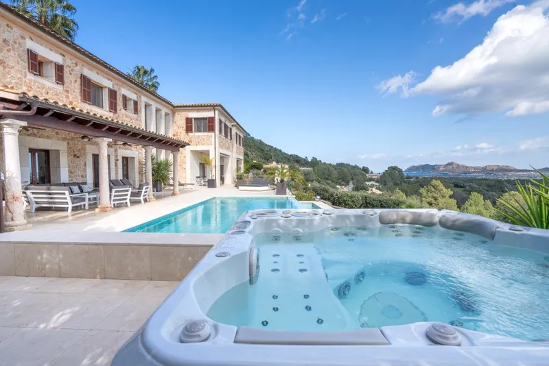 Exclusive 6-Bedroom Luxury Villa with Sea Views, Golf Frontage & Rental Licence in Pollensa — photo 5