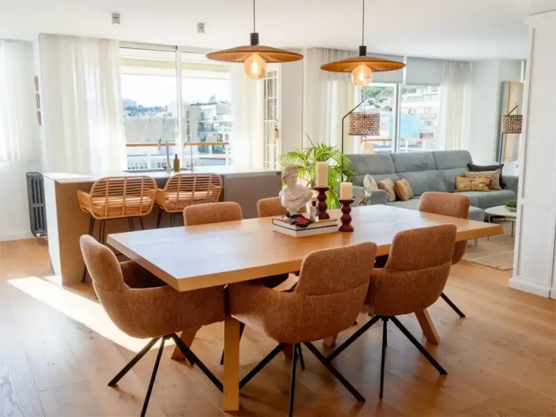 EXCLUSIVA Vivienda totalmente reformada de 156m2 mas 47 de terrazas y vistas al mar en Son Armadams a. Este magnifico piso cuenta con 3 habi — photo 2