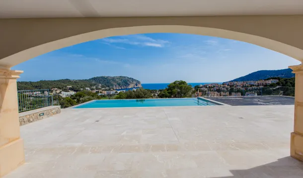 Impressive estate overlooking the Bay of Camp de Mar — photo 8