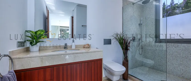Modern villa in Nova Santa Ponsa with large plot and partial sea views — photo 9