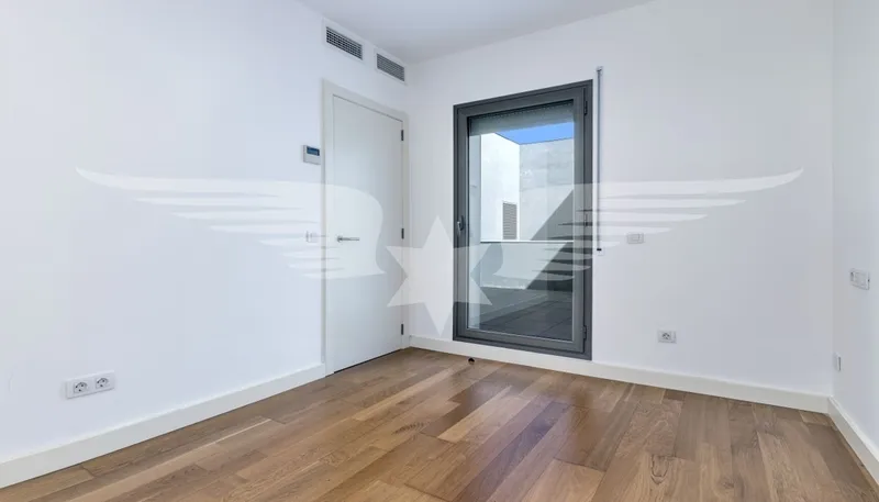 Penthouse as good as new at the golf course — photo 12