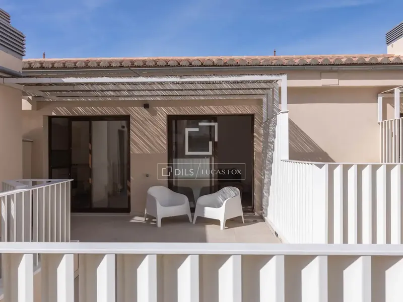 Located in one of the most dynamic and central areas of Palma, on Calle Aragó, this fully renovated residential building offers a — photo 3