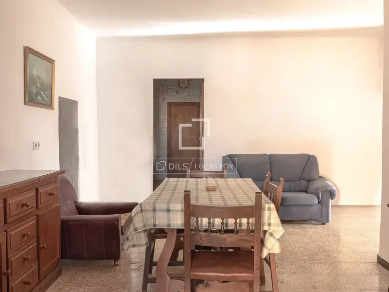 Spacious traditional Mallorcan country house for renovation, distributed over two floors, with several rooms, several small bathrooms, kitchen — photo 8