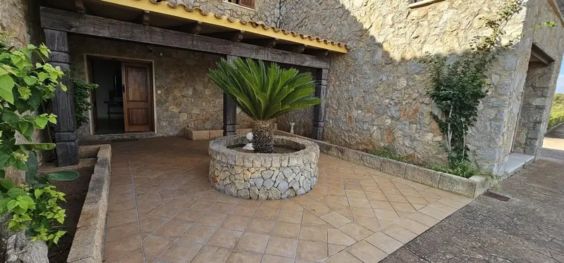 Descubre una Joya en Porto Cristo Te presentamos una oportunidad única para alquilar una espectacular finca de piedra natural, construida en — photo 4