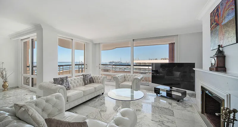 Modern luxury penthouse directly on Paseo Maritimo with views over Palma Marina — photo 2