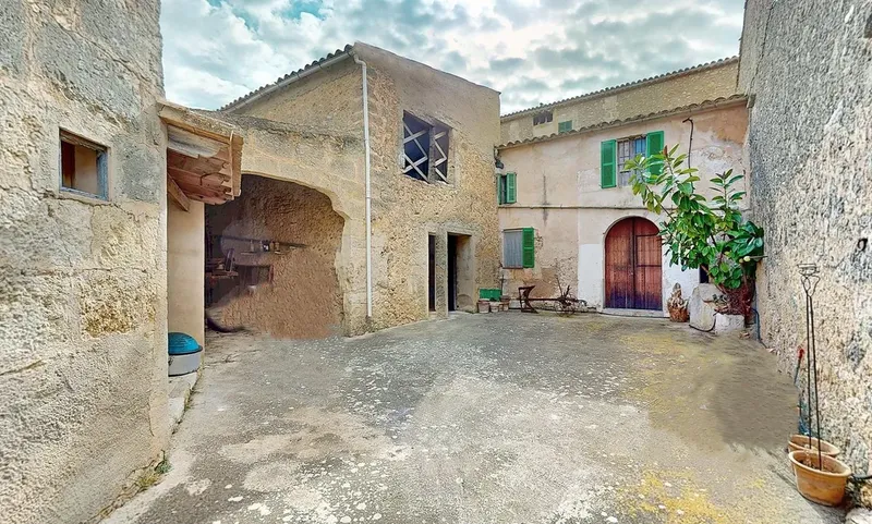 Large traditional house to renovate in Ses Alqueries — photo 1