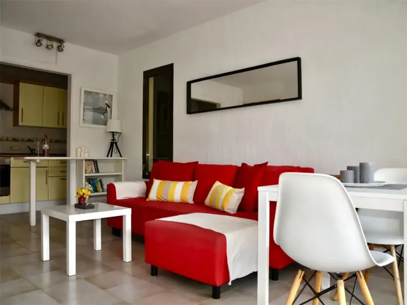 Located in the quiet area of Es Pinaret in Puerto Pollensa, this apartment for sale offers a cozy and functional space. Fully — photo 1