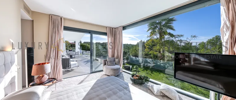 Modern bungalow-style villa in Cala Vinyas with pool and garden — photo 7