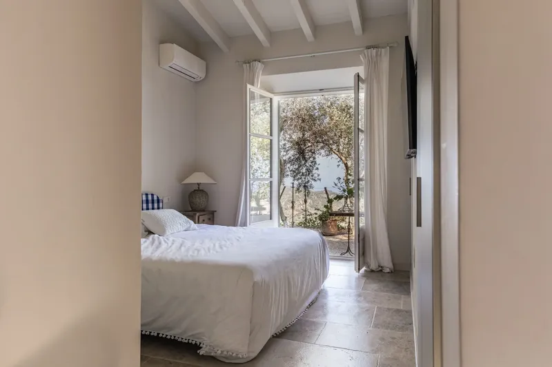 House with views — photo 11