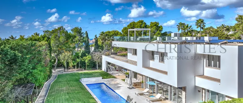 Modern villa in Nova Santa Ponsa with large plot and partial sea views — photo 1