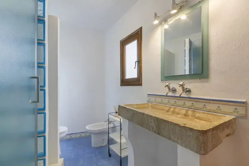 Unique, spacious family townhouse with the best rooftop in the city. With private pool and fantastic chill-out areas, as well as u — photo 10