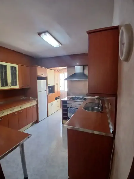 4th floor apartment without lift, very good staircase, 4 bedrooms, bathroom, living-dining room with balcony, clear views, large kitchen with gallery — photo 11