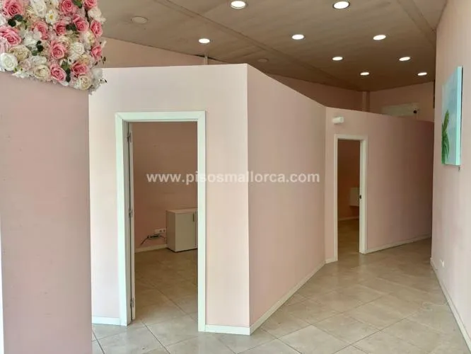Commercial Premises. Palma de Mallorca, Schools Area — photo 1