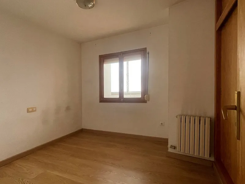 Spacious apartment with balcony, 3 bedrooms, 2 bathrooms, terrace, and elevator. Palma Old Town. — photo 7