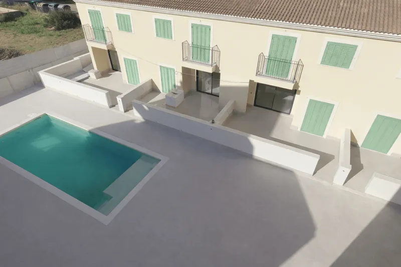 Exclusive designer villa with pool access in a central location in Cala Millor — photo 2