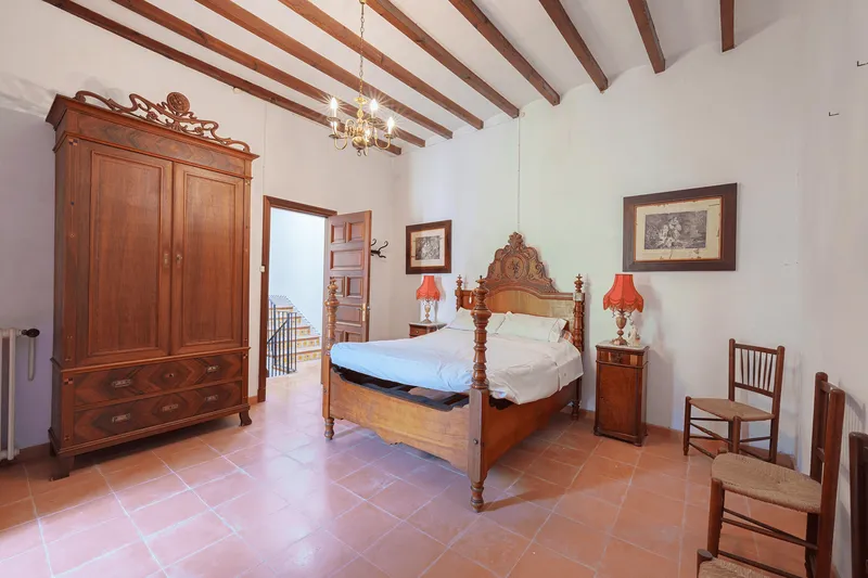 Impressive Historic 8-Bedroom Townhouse in Fornalutx — photo 11