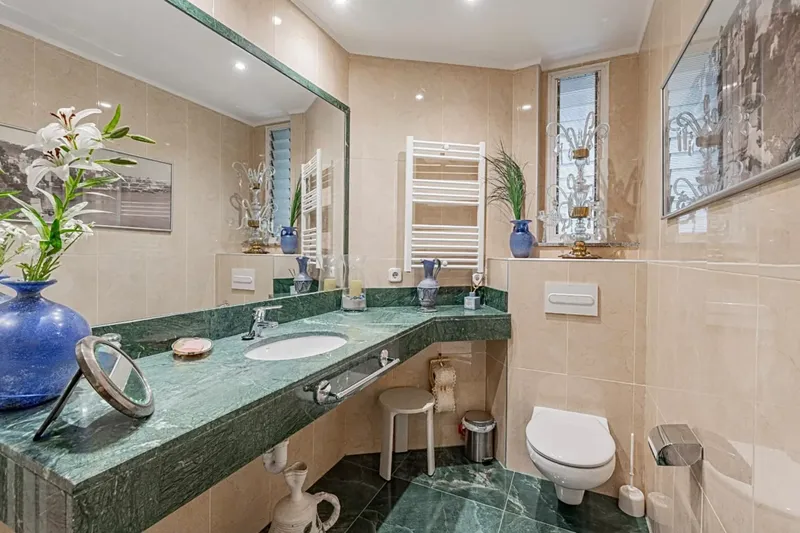 5-bedroom flat in Palma with terrace and cathedral views — photo 12