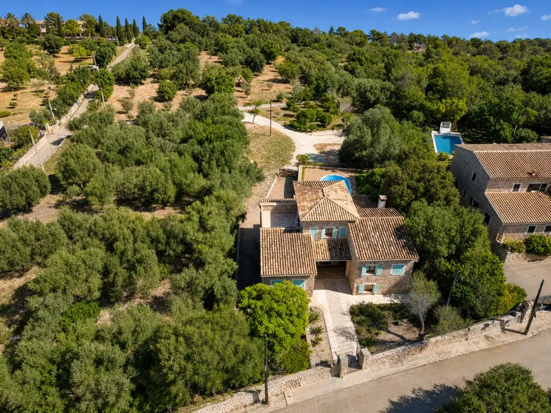 Large Mediterranean finca-style villa in Santa Eugènia, available for long-term rental from 15/08/2026, located in a residential area — photo 6