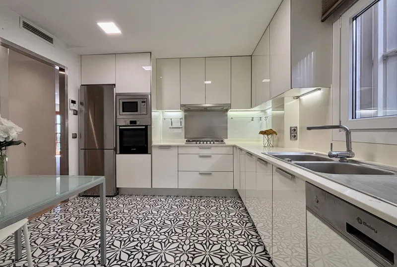 Elegant apartment with 2 parking spaces in the historic center of Palma — photo 8