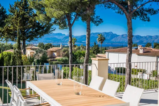 Alcudia, modernized chalet with contemporary architecture and large plot with holiday rental license in Bonaire — photo 4