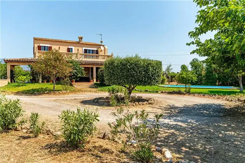 Rustic finca on plot of approx. 14,167 m², approx. 278 m² built, large living room with fireplace, dining room, furnished and equipped kitchen with office — photo 3