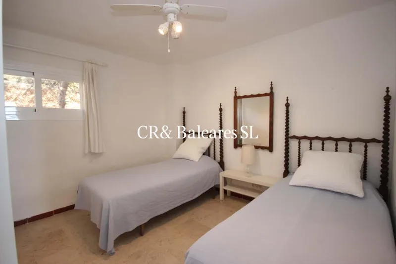 Lovely beachfront apartment with stunning sea views — photo 7