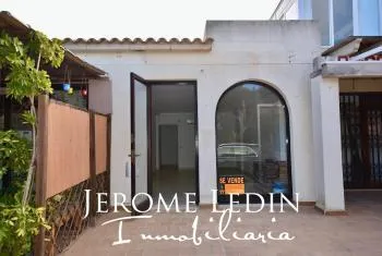 Beautiful shop for sale near the beach in Cala Marçal — photo 1