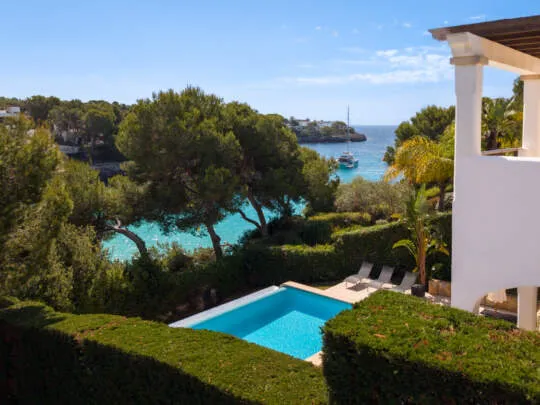 Beachfront villa with ETV license and direct sea access on the first sea line — photo 1