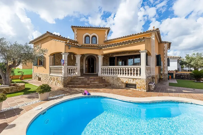 In the quiet area of Son Macià in Marratxí, this spectacular 170 m² detached house is for sale, all on one floor, very bright — photo 1