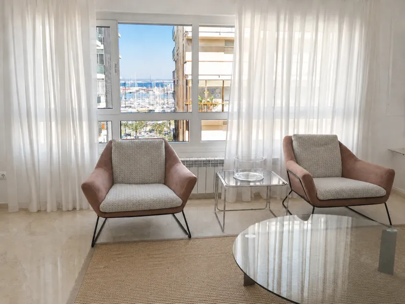 Ref. 1889; Beautiful 4-bedroom flat with terrace with sea views and parking space in Palma, for rent — photo 1