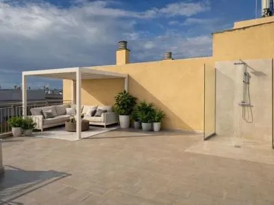 Delightful newly renovated penthouse with sea view in Molinar — photo 3