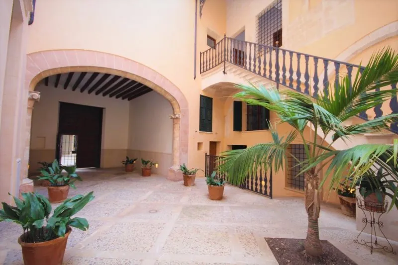 21043L - Triplex en Edificio de Antigua Casa Señorial en Palma — photo 1