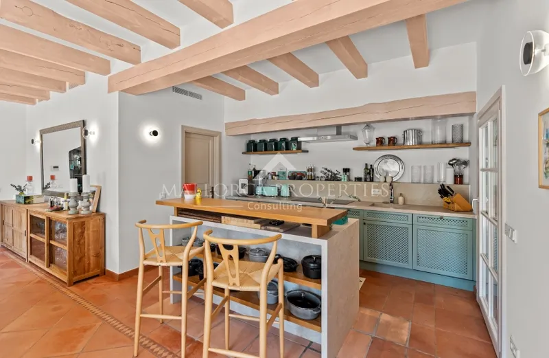 Elegant finca-style villa with sea views and renovation potential — photo 7