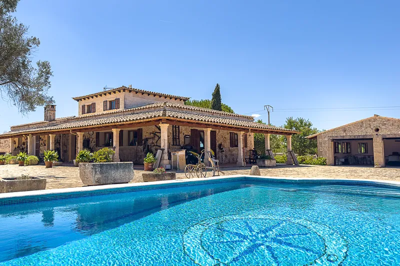 Traditional finca estate with pool, padel court, double carport, 4 garages, summer kitchen & much more — photo 2