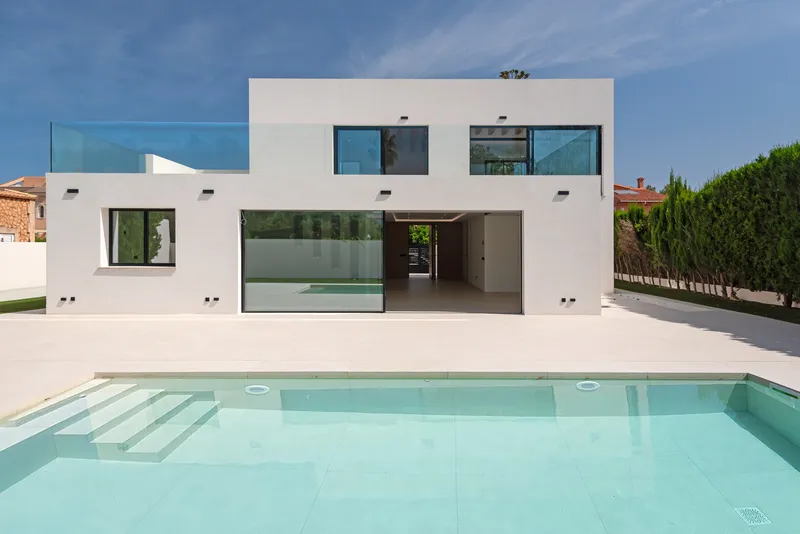 Detached house with pool and bioclimatic design in Bahía Grande, Mallorca — photo 1