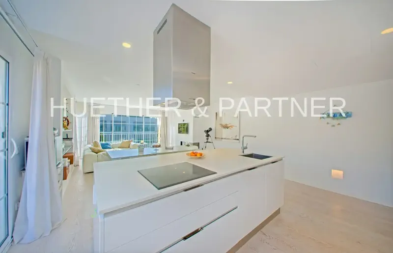 This modern and bright penthouse is located in one of the most coveted and exclusive residential complexes in Porto Cristo. Even the facade — photo 6