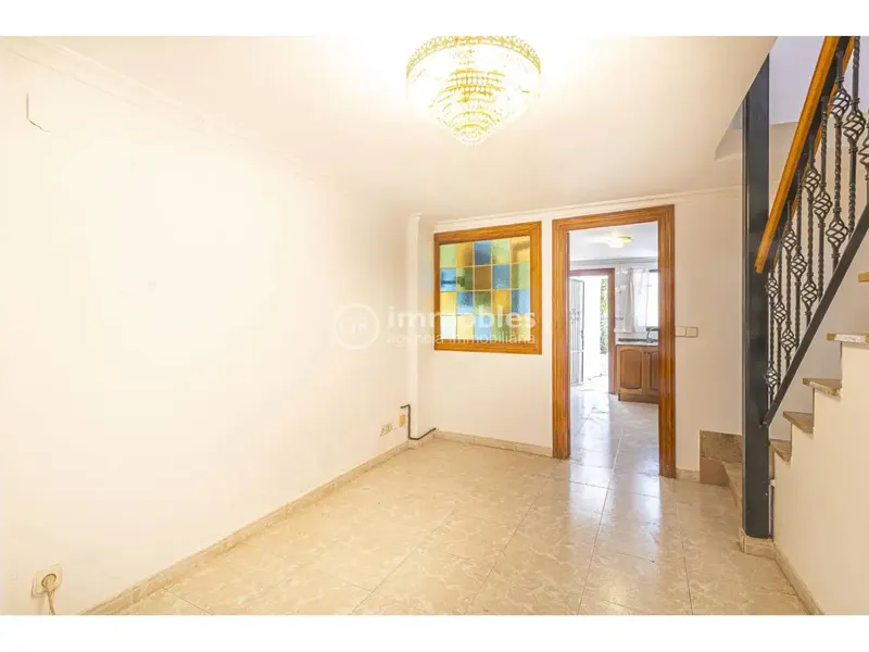 Discover this three-story property located in a quiet pedestrian alley with no car traffic, a corner that guarantees absolute peace — photo 9
