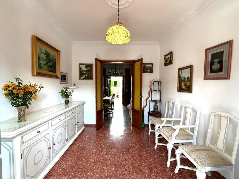 House — photo 1