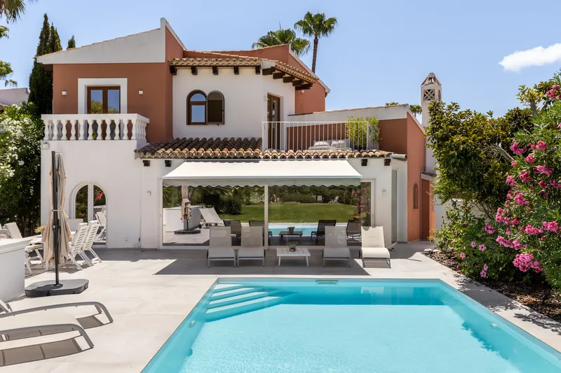 Villa in Santa Ponsa - Views over the green to the pool — photo 2