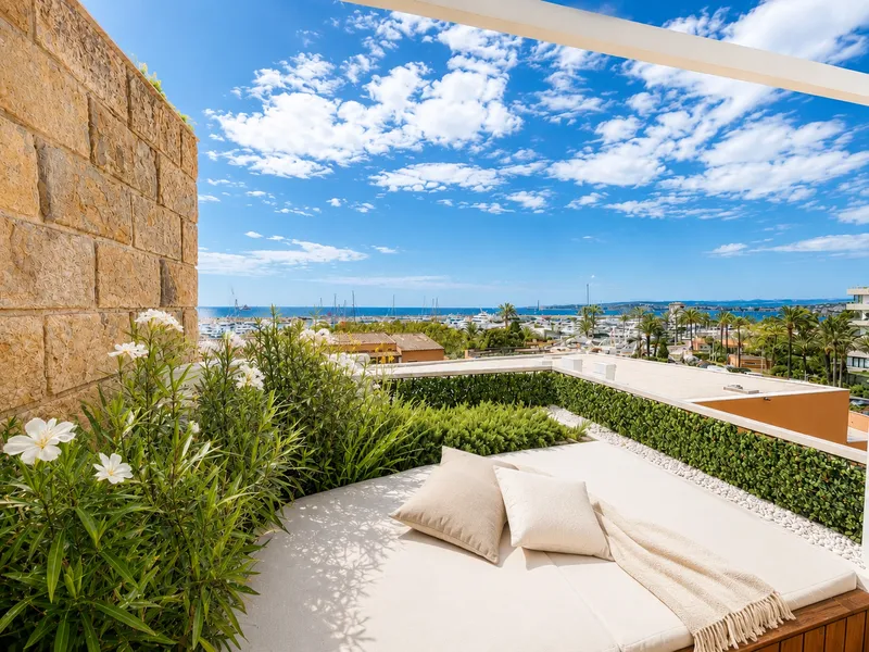 Luxury renovated apartment with sea views in Puerto Portals, Mallorca — photo 2