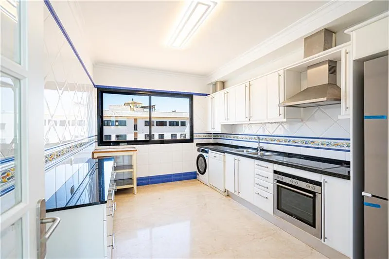 Approx. 175 m² penthouse with terrace on the beachfront with panoramic ocean views — photo 3